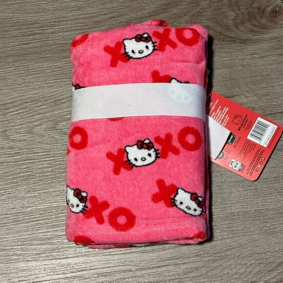 Hello Kitty Valentines towels - Picture 3 of 5